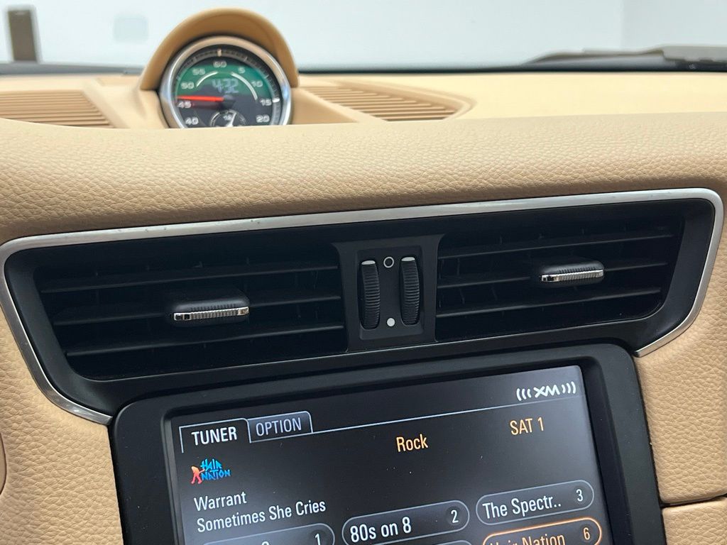 Thumbnail: 2012 Porsche 911 - 16