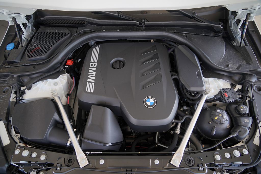 Thumbnail: 2027 BMW 5 Series - 21