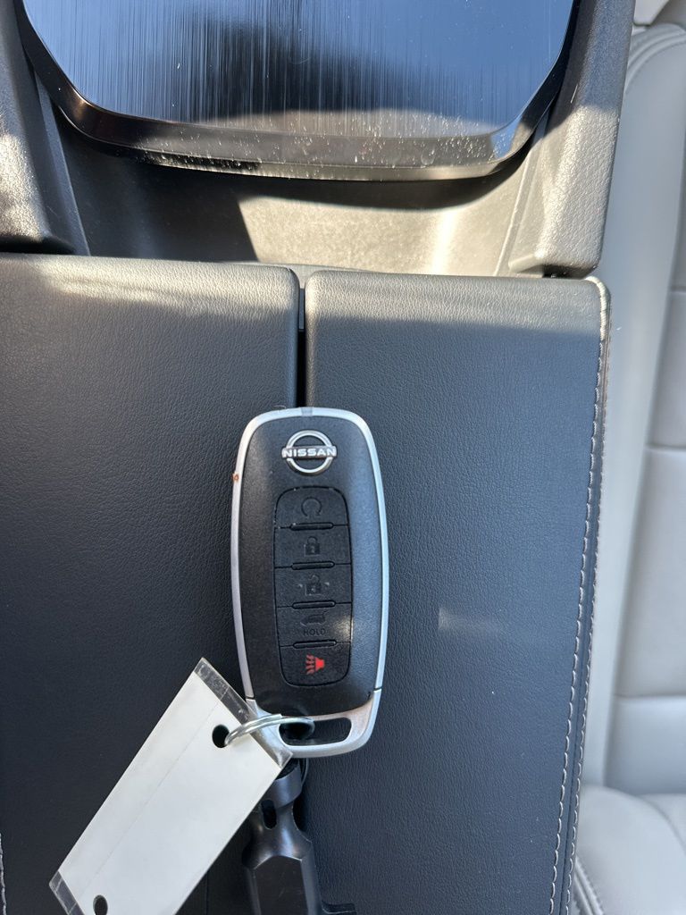 2024 Everest White Pearl Nissan Rogue SL FWD SUV