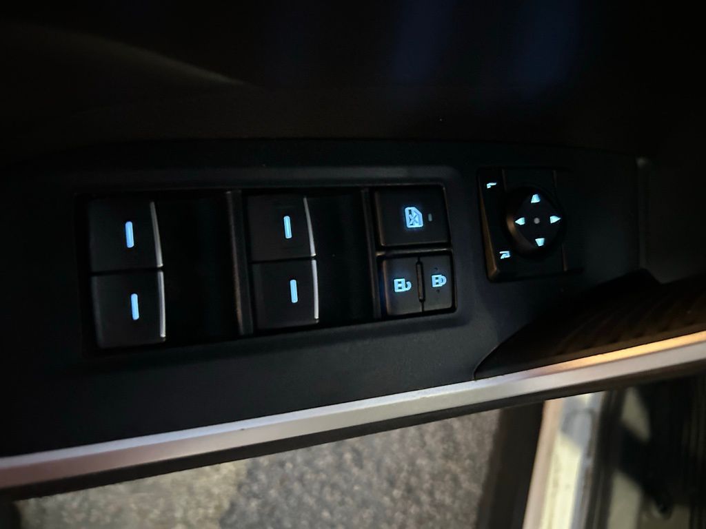 Thumbnail: 2022 Toyota RAV4 - 17