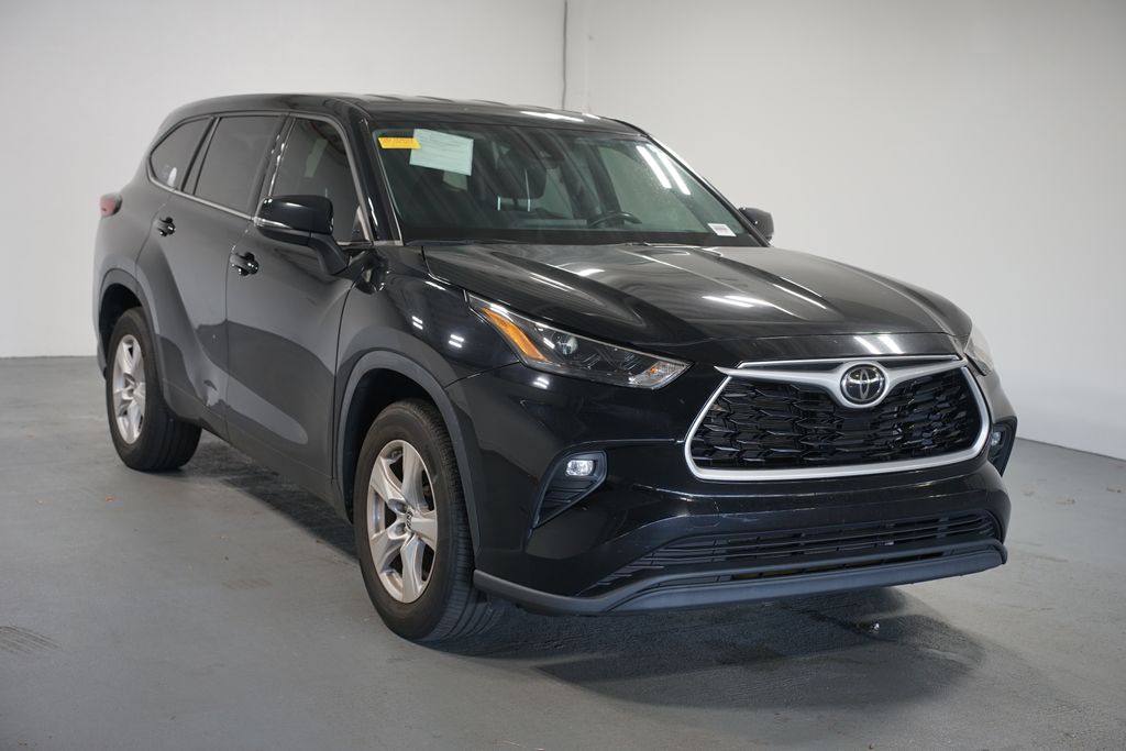 Thumbnail: 2022 Toyota Highlander - 3