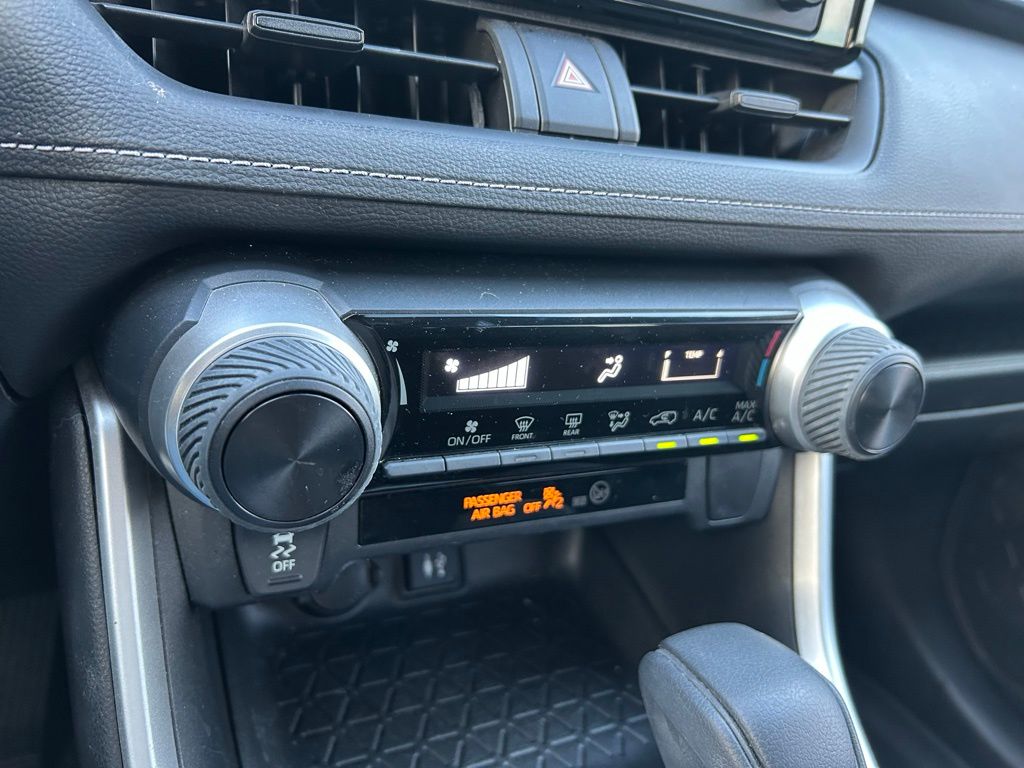 2019 Toyota RAV4 LE 25