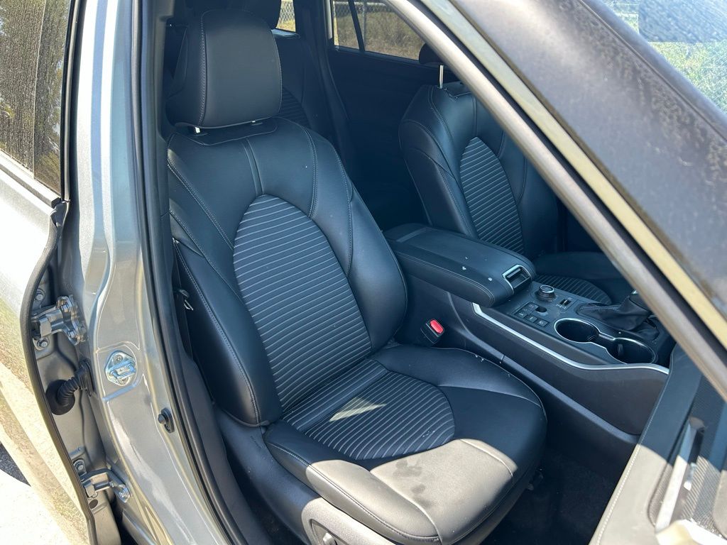 Thumbnail: 2025 Toyota Highlander - 15