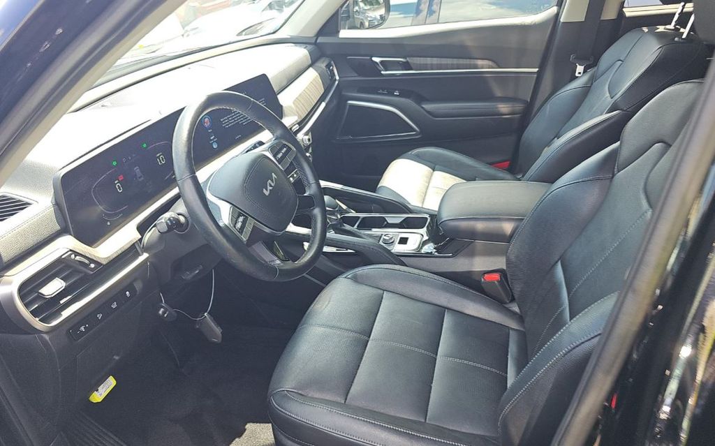 Used 2024 Black Kia EX image 5