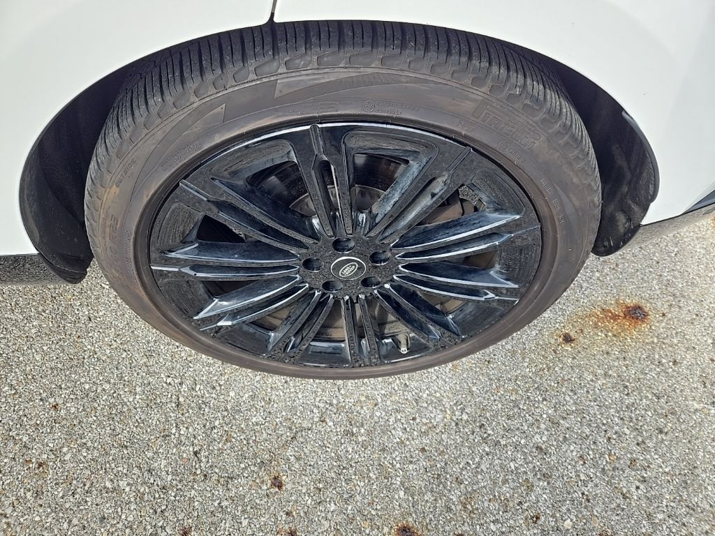 Certified Used 2024 White Land Rover Autobiography image 9