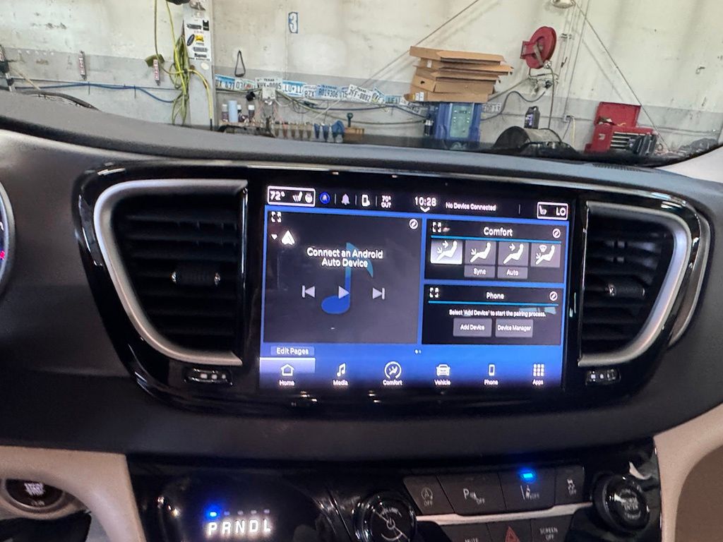 Used 2023 Chrysler Pacifica Van