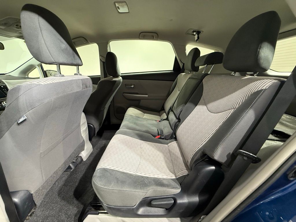 Thumbnail: 2015 Toyota Prius v - 18