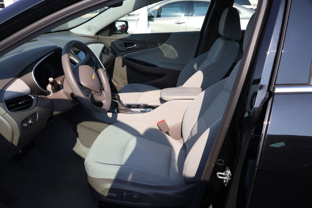 Thumbnail: 2023 Chevrolet Malibu - 12