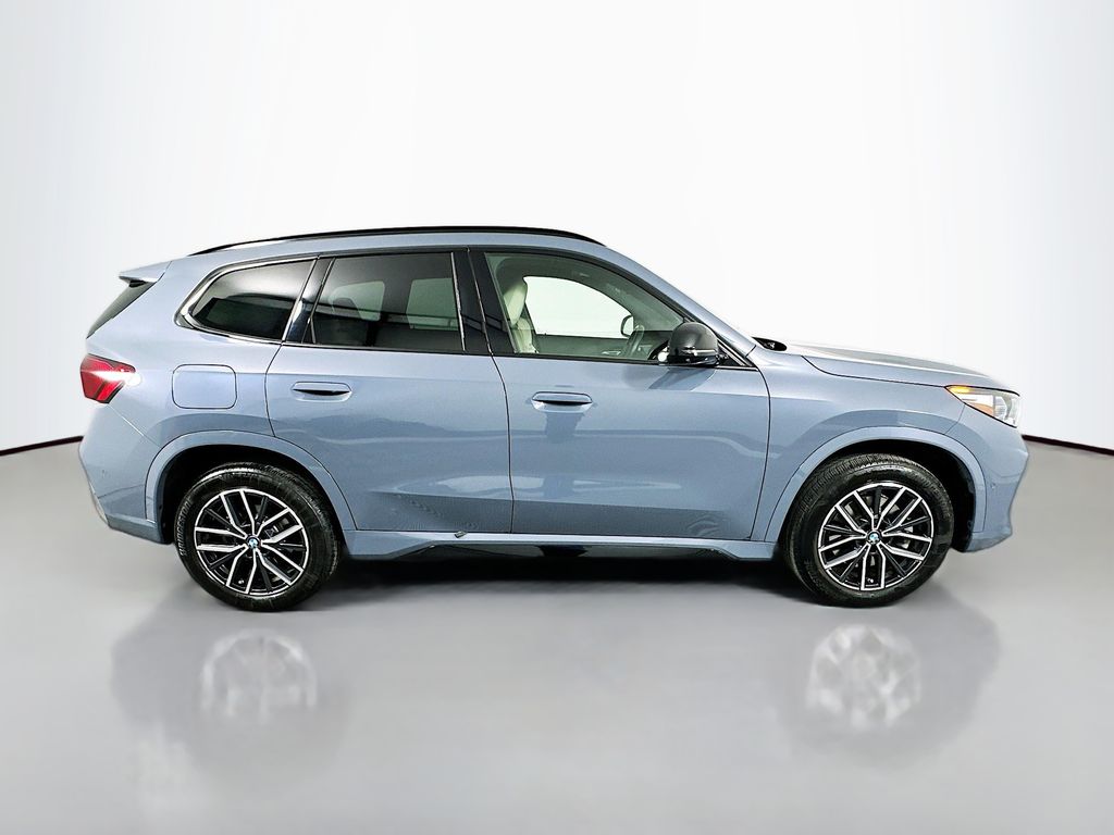 Thumbnail: 2023 BMW X1 - 4