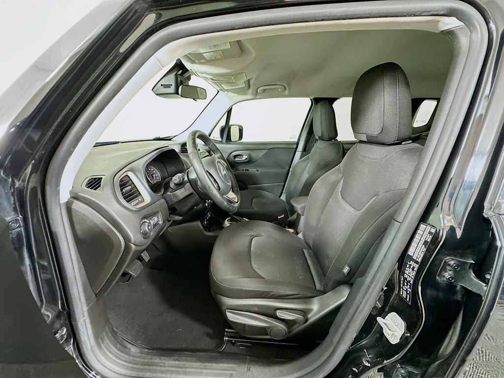 Thumbnail: 2016 Jeep Renegade - 20