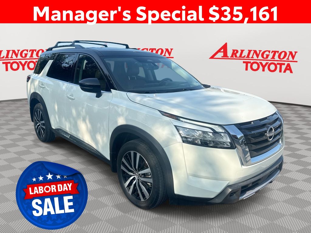 Pearl White Tricoat/Super Black 2024 Nissan Pathfinder SUV / Crossover All-Wheel Drive 9-Speed Automatic