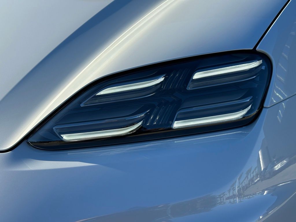 Thumbnail: 2025 Porsche Macan - 13