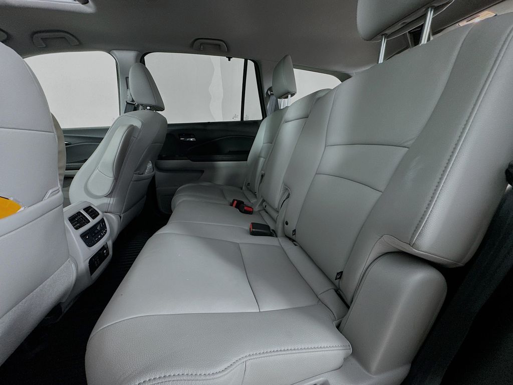 Used Car 2019 Honda Pilot  Touring For Sale Under $25,000 In Austin, Texas