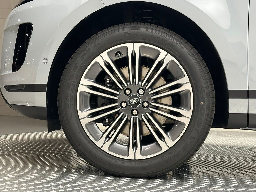 Thumbnail: 2026 Land Rover Range Rover Evoque - 5
