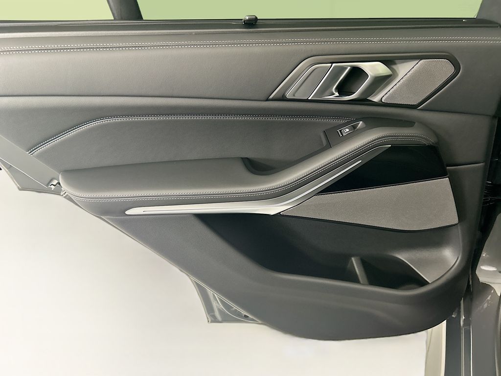 Thumbnail: 2026 BMW X5 - 25