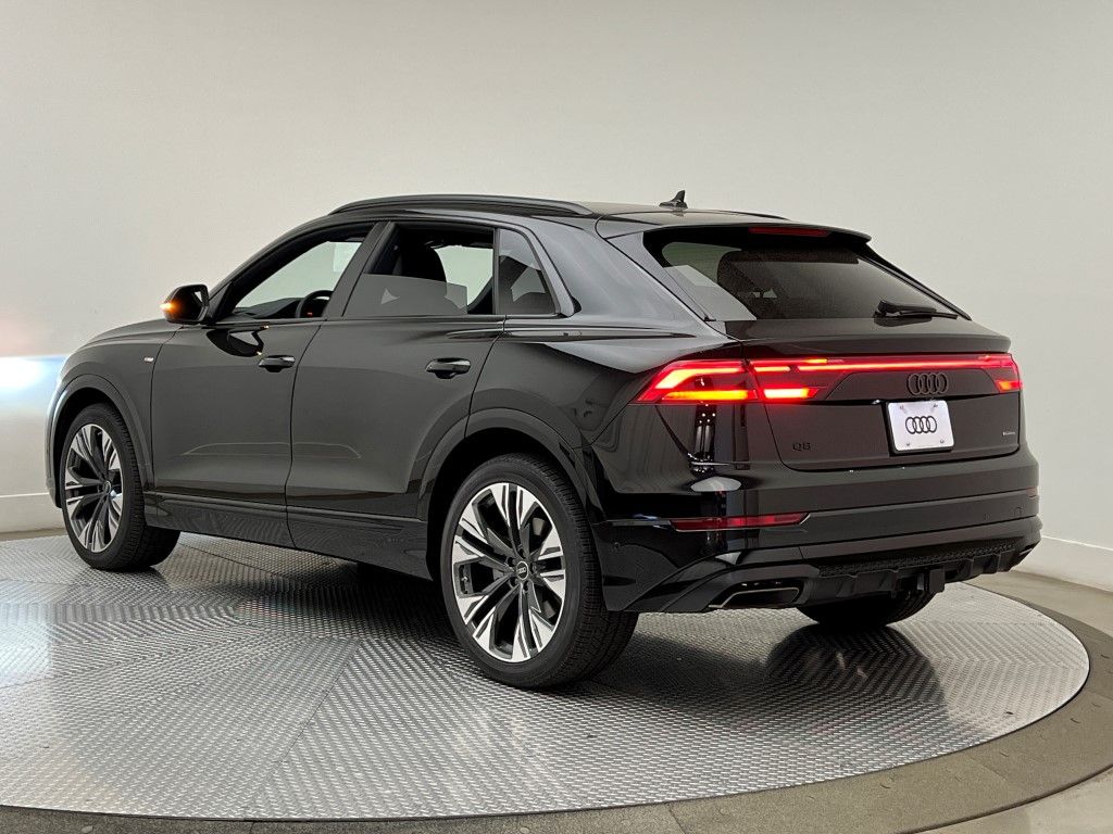 Thumbnail: 2026 Audi Q8 - 4