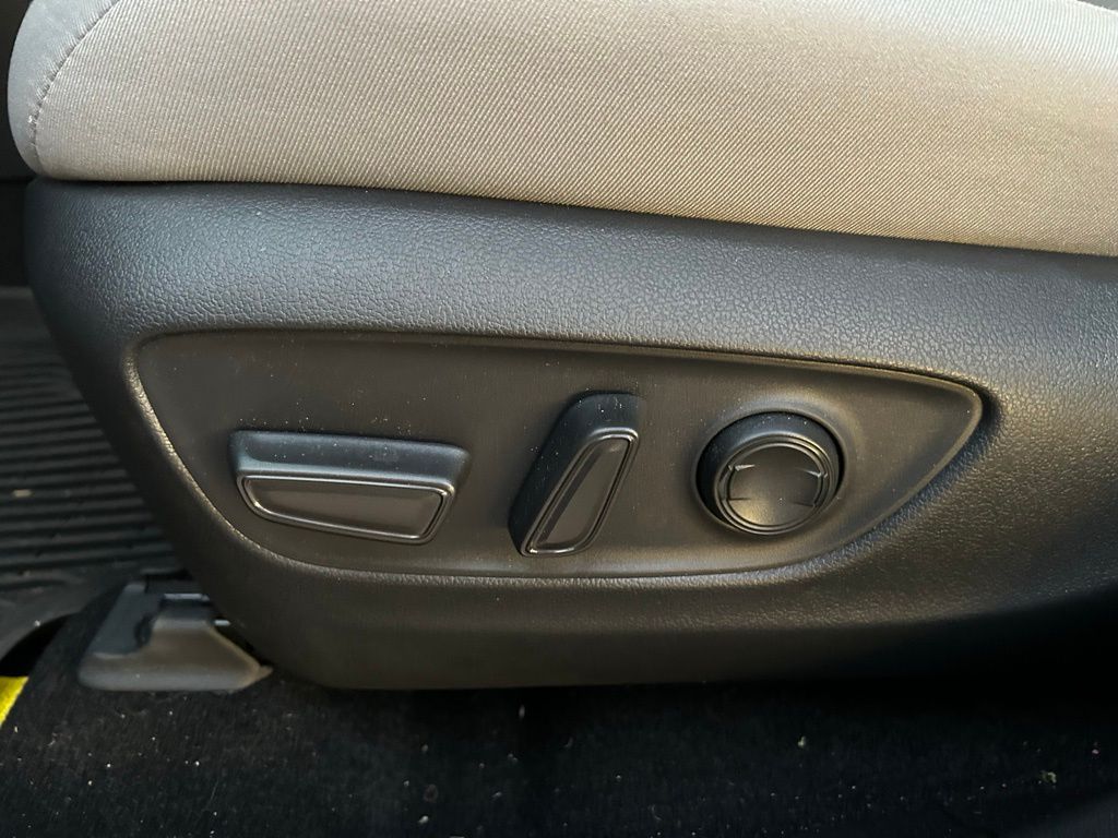 Thumbnail: 2024 Toyota RAV4 - 16