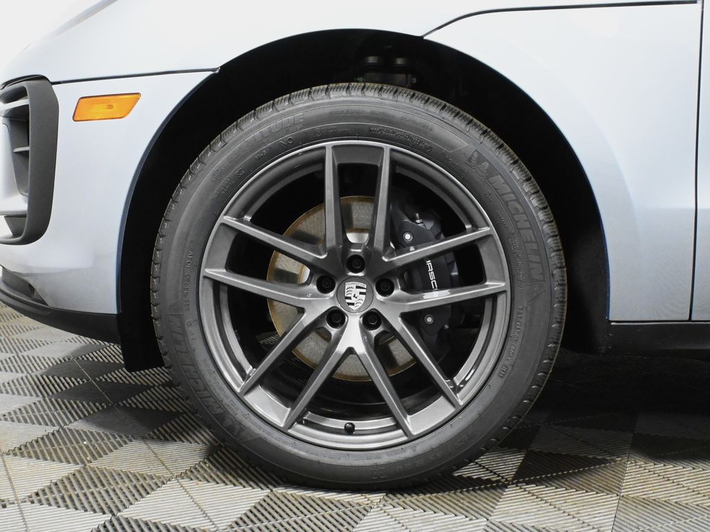 Thumbnail: 2026 Porsche Macan - 12