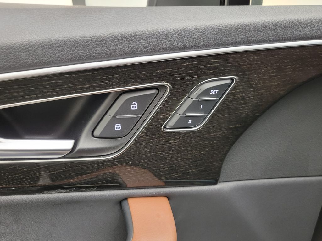 Thumbnail: 2023 Audi Q7 - 30