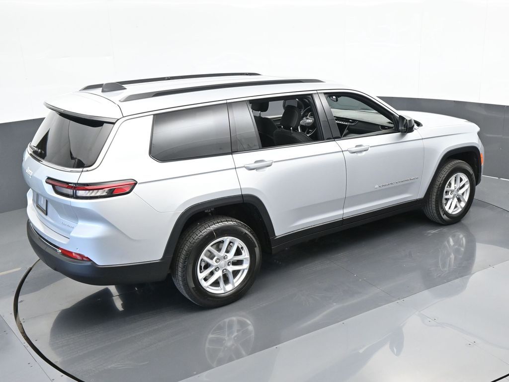 Used 2024 Silver Zynith Jeep Laredo image 42