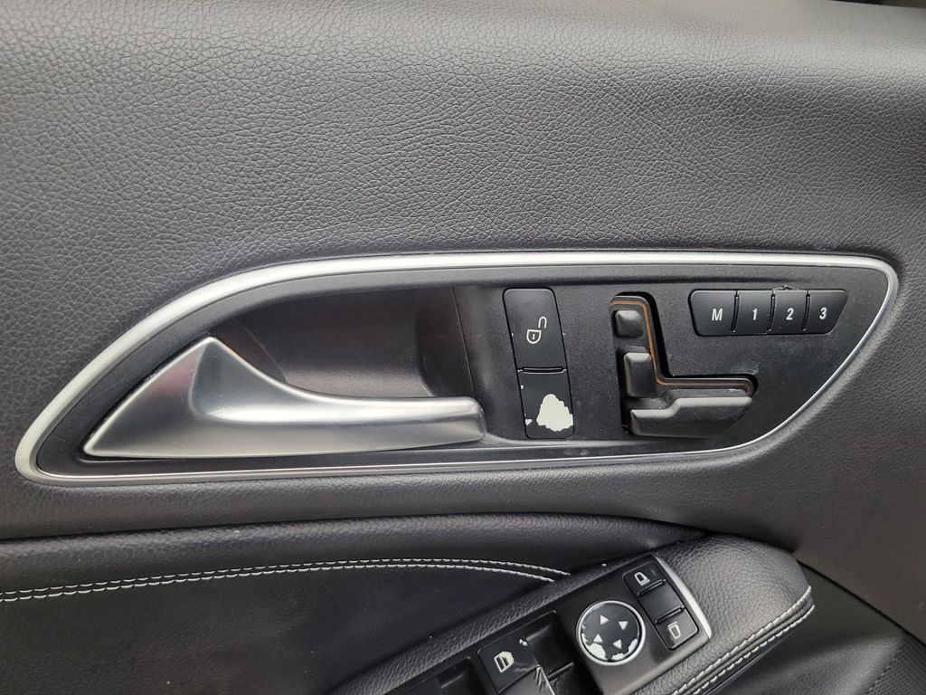 Thumbnail: 2016 Mercedes-Benz CLA - 27