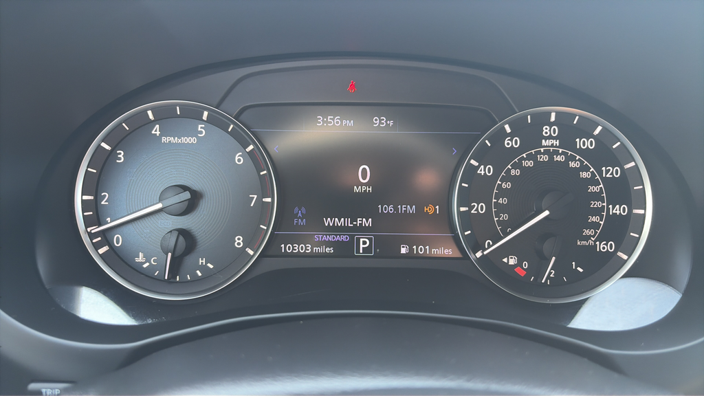 Used 2025 Radiant White INFINITI LUXE image 17