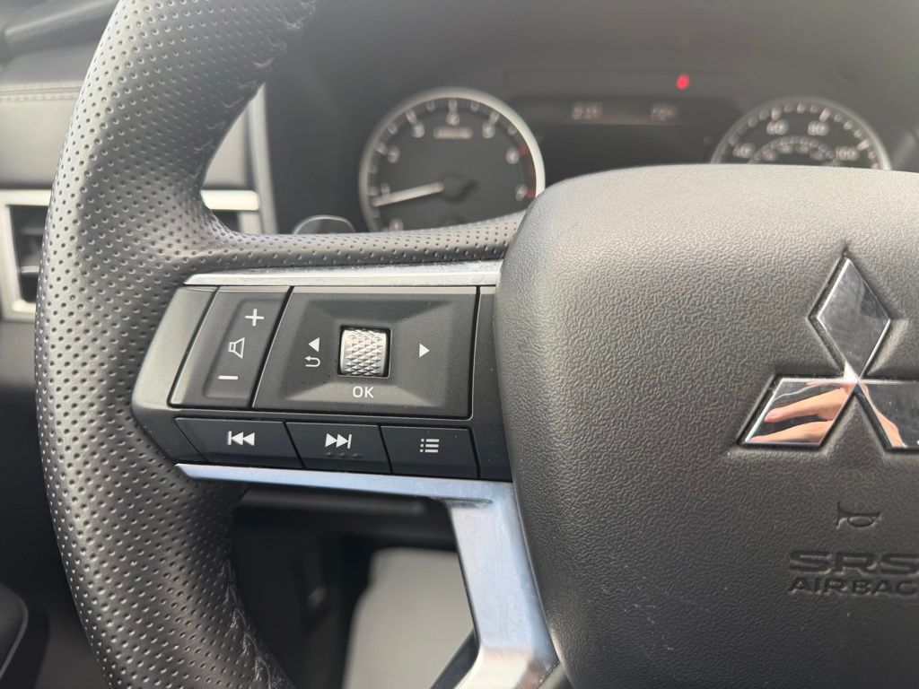 2025 Mitsubishi Outlander SE Silver at South Hills Kia