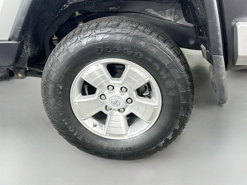 Thumbnail: 2010 Toyota FJ Cruiser - 29