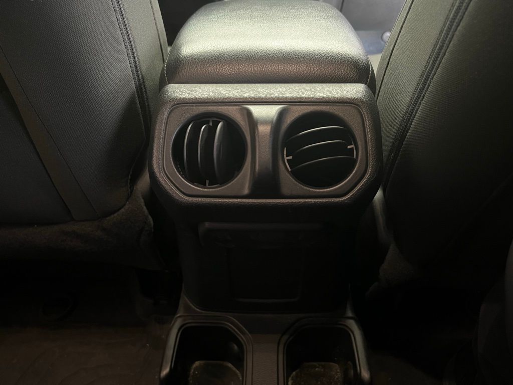 Thumbnail: 2022 Jeep Wrangler - 9