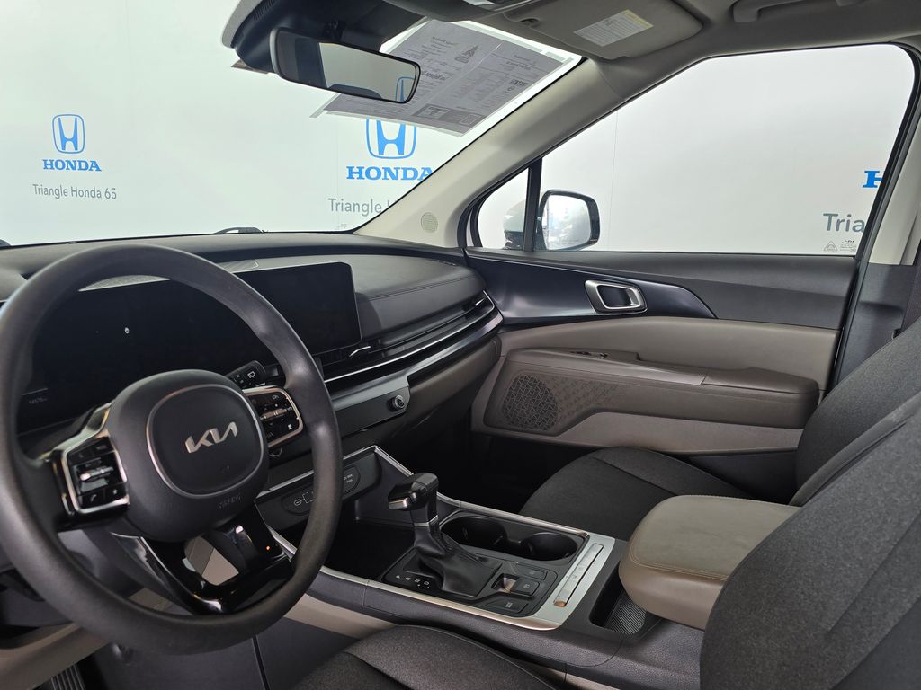 Thumbnail: 2025 Kia Carnival - 16