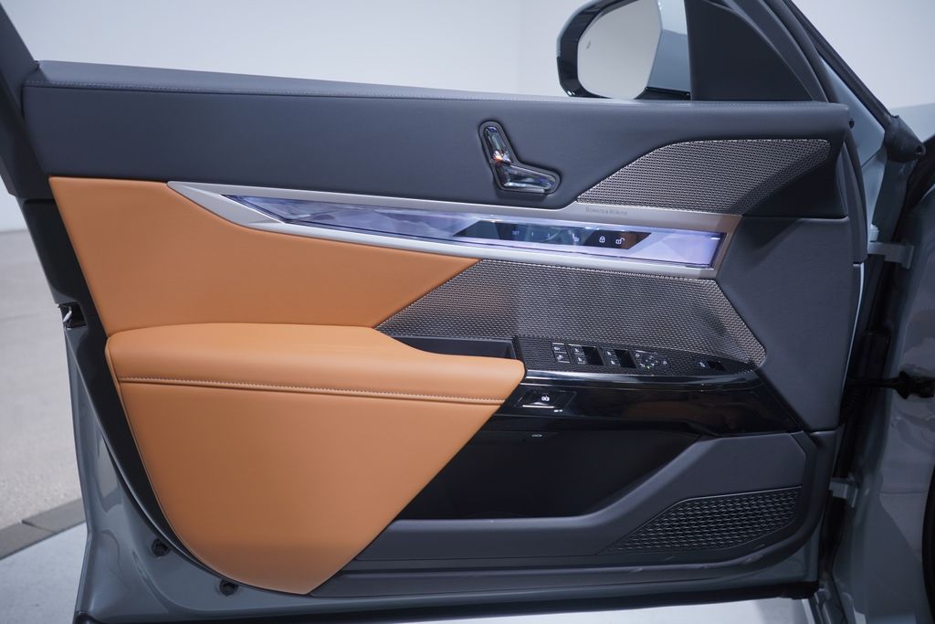 2025 BMW 7 Series 740i 14