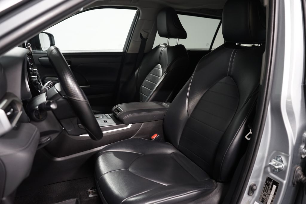 Thumbnail: 2021 Toyota Highlander - 6