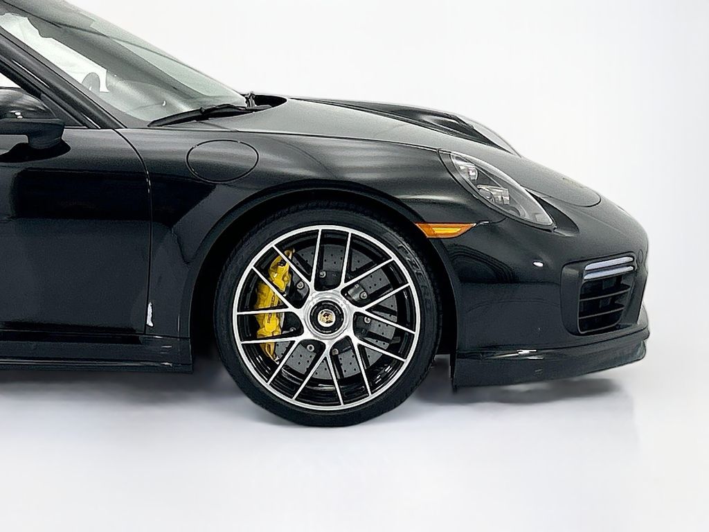 Thumbnail: 2019 Porsche 911 - 11