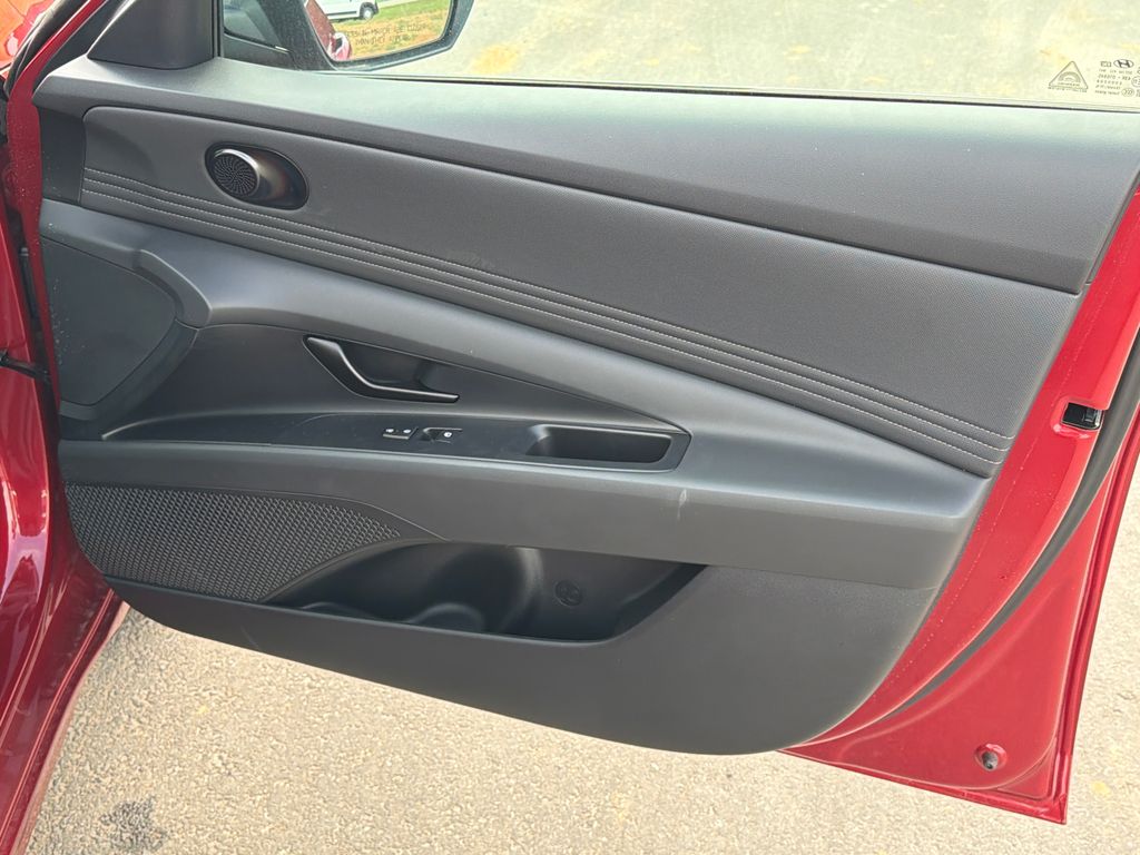 Used 2025 Red Hyundai SEL Sport image 14