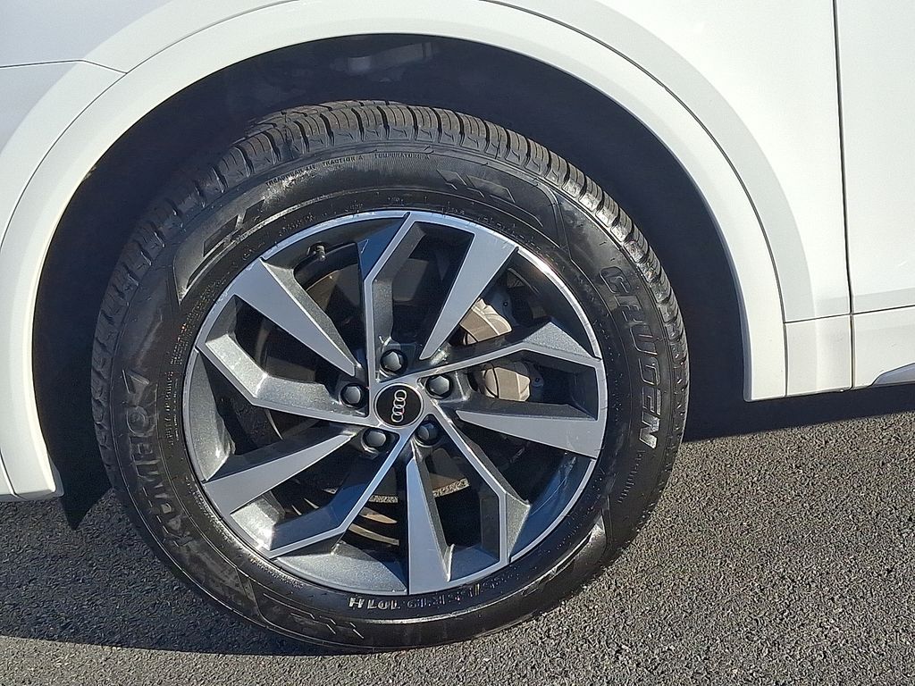 Thumbnail: 2023 Audi Q5 - 8