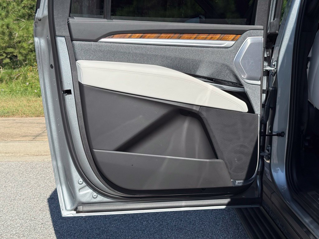 2025 Cadillac Escalade ESV Sport Platinum Silver Metallic - Jim Hudson Acura - Image 26