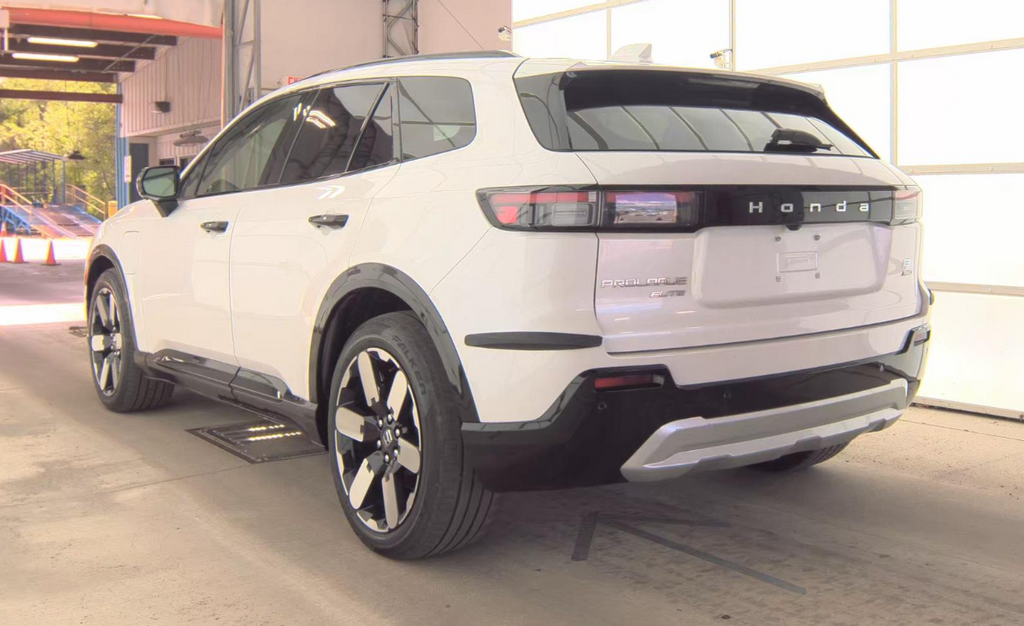 View vehicle photo 5