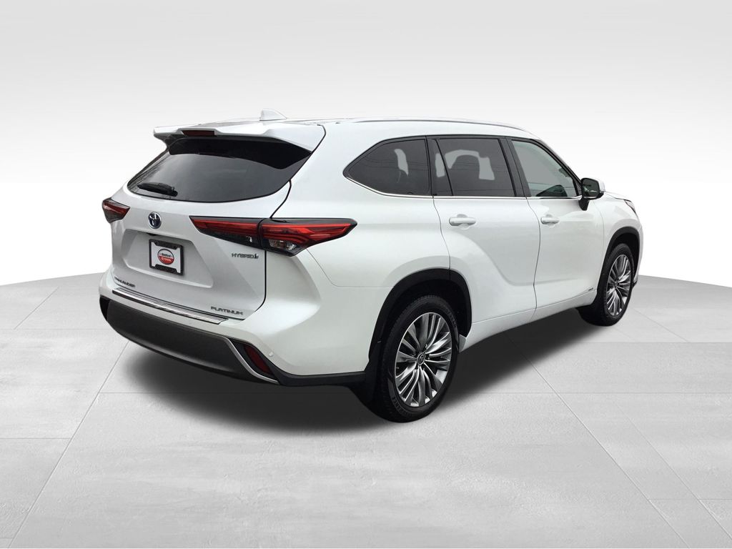 Thumbnail: 2022 Toyota Highlander - 5