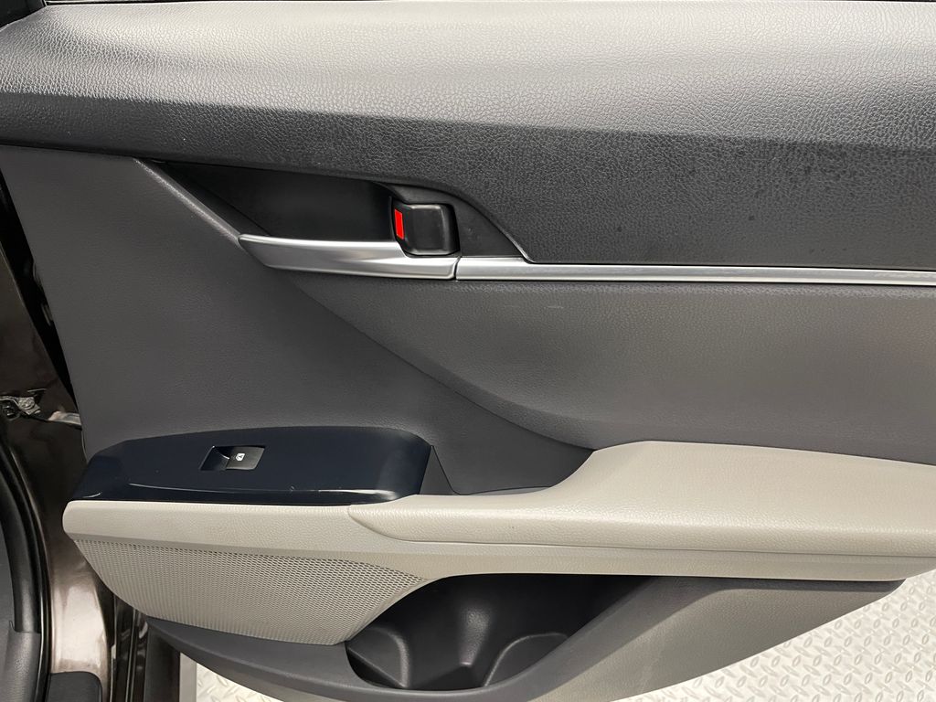 Thumbnail: 2018 Toyota Camry - 32