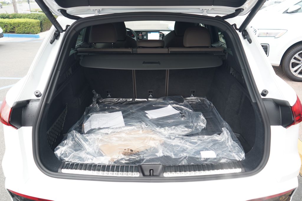 Thumbnail: 2025 Audi Q5 - 11