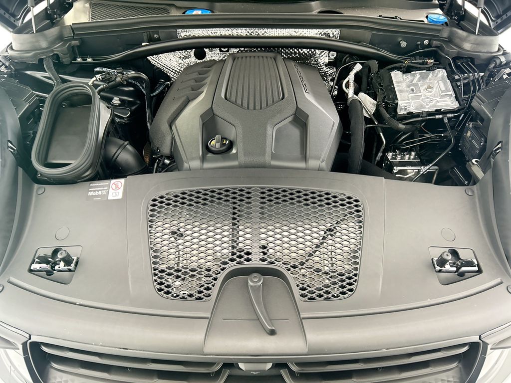 Thumbnail: 2026 Porsche Macan - 29