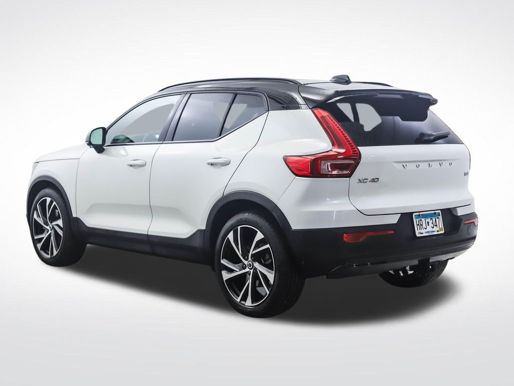 Thumbnail: 2022 Volvo XC40 - 3