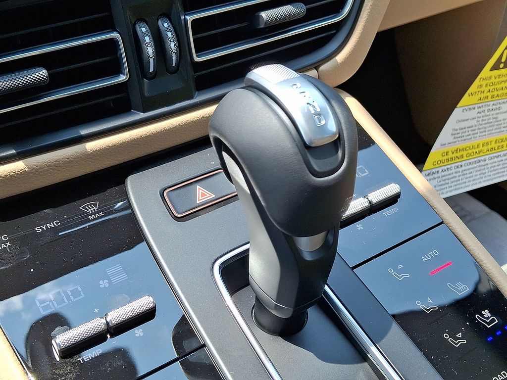 Thumbnail: 2025 Porsche Macan - 19