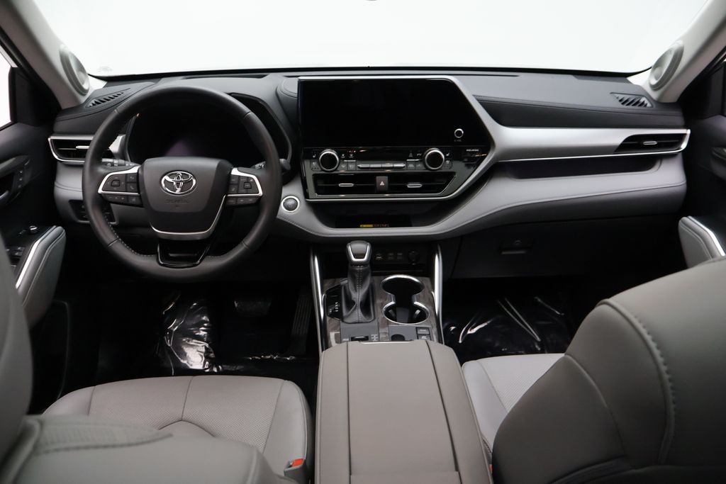 Thumbnail: 2025 Toyota Highlander - 24