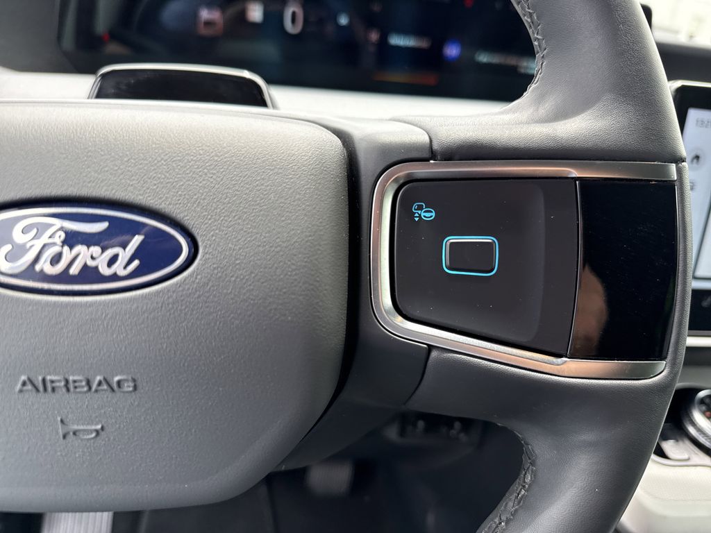 Used 2025 Ford Expedition SUV