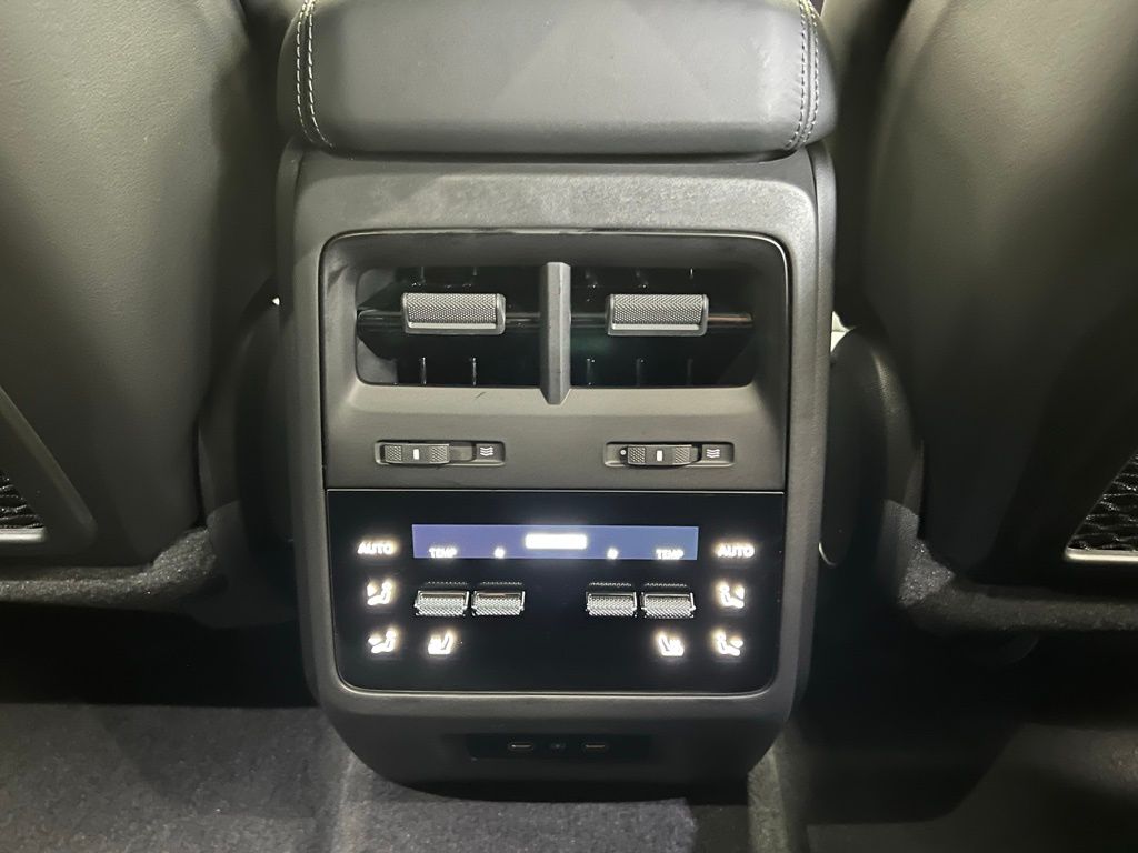 Thumbnail: 2026 Porsche Macan - 17