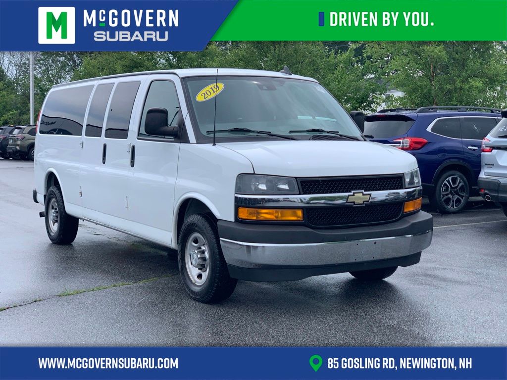 2019 Chevrolet Express Blanco (Summit White) Van Tracción trasera 6 velocidades Automática marcha alta