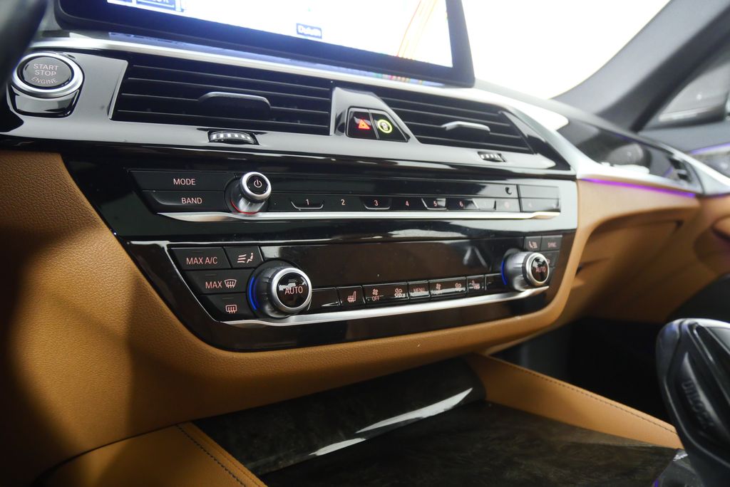 Thumbnail: 2023 BMW 5 Series - 26