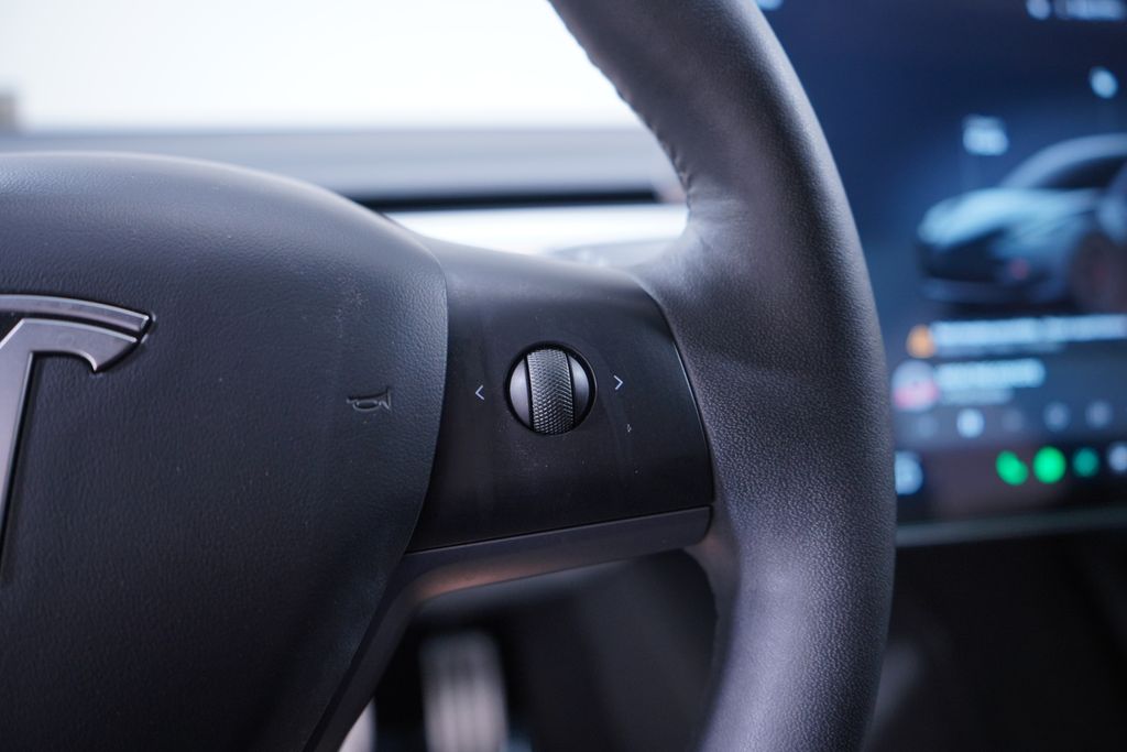 Thumbnail: 2023 Tesla Model 3 - 19