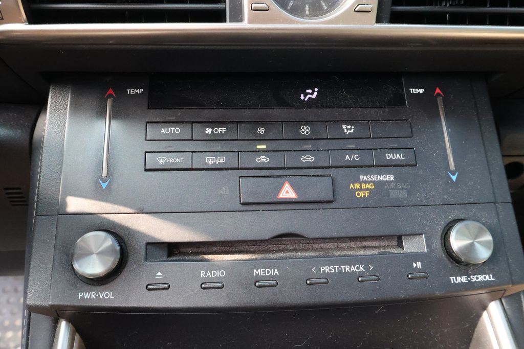 Thumbnail: 2015 Lexus IS - 24